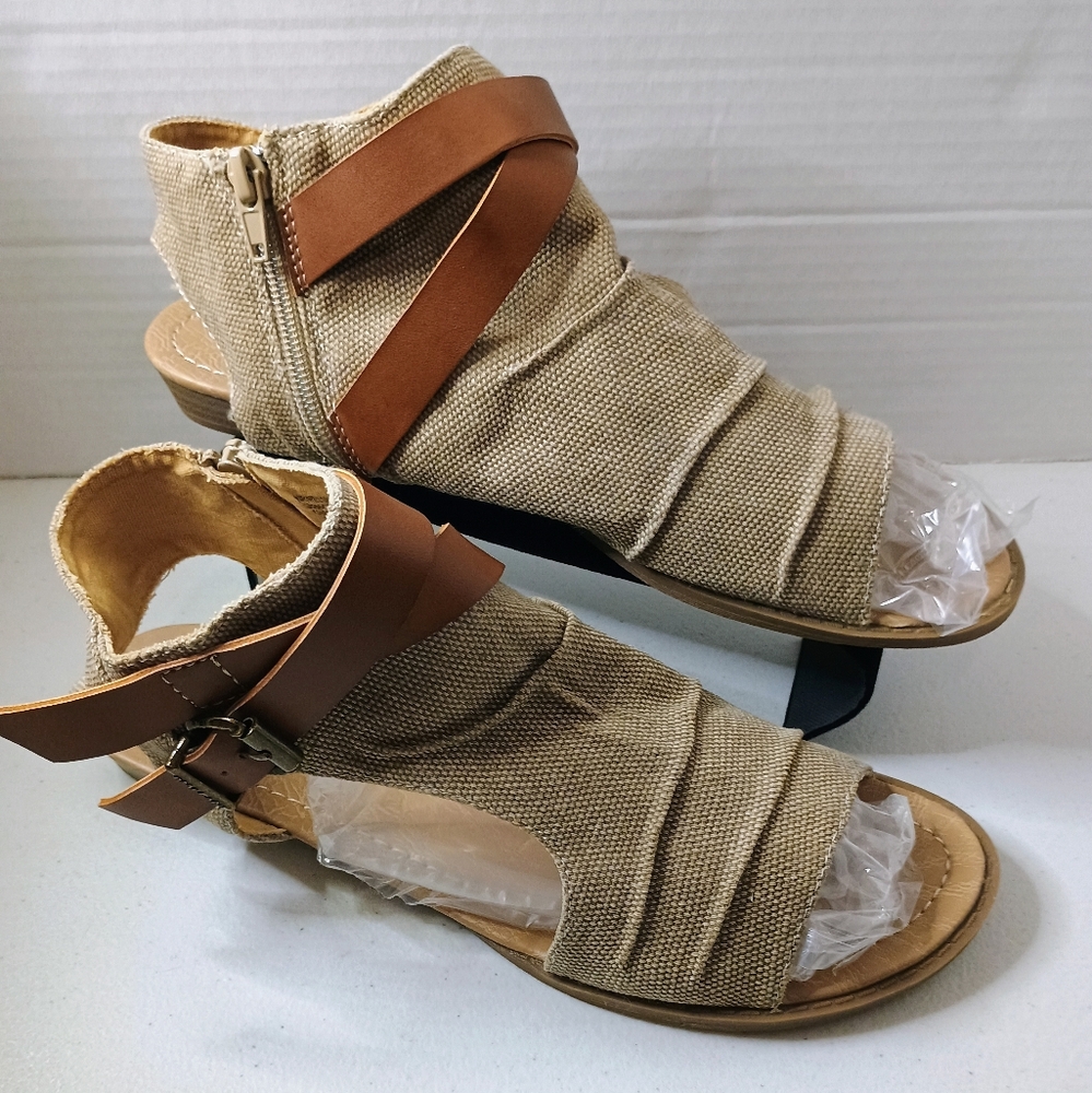 Not Rated Stylish Tan Sandals for Women Size 9